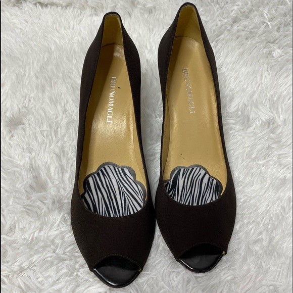 Bruno Magli black suede open toe pumps size 9 - Picture 2 of 4